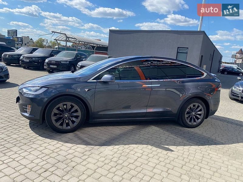 Позашляховик / Кросовер Tesla Model X 2018 в Львові