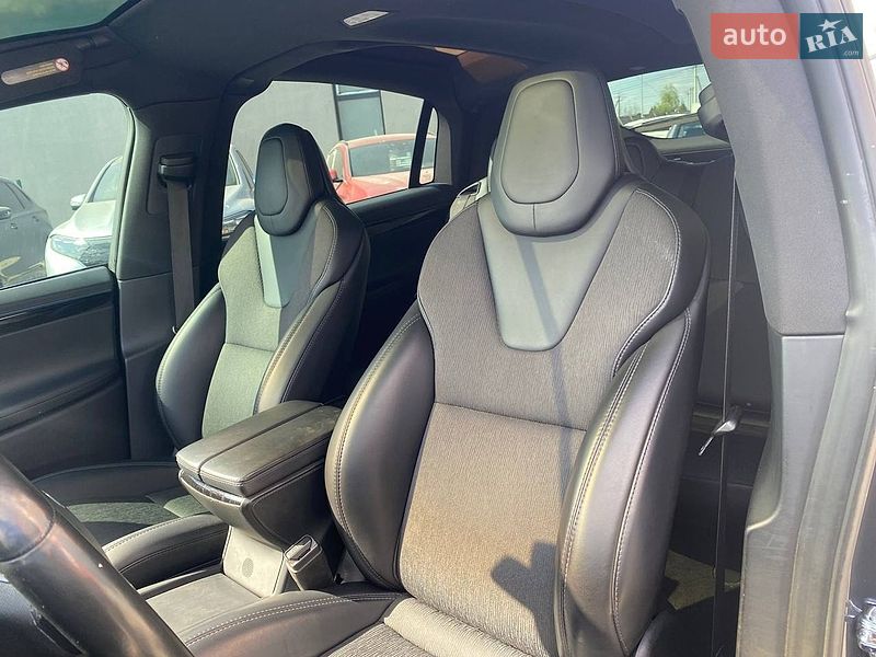 Позашляховик / Кросовер Tesla Model X 2018 в Львові