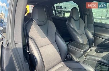 Позашляховик / Кросовер Tesla Model X 2018 в Львові