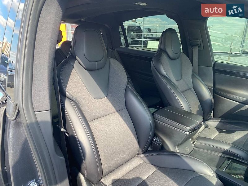 Позашляховик / Кросовер Tesla Model X 2018 в Львові