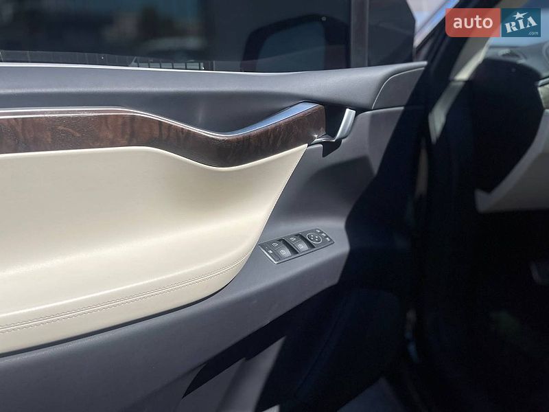Внедорожник / Кроссовер Tesla Model X 2018 в Киеве