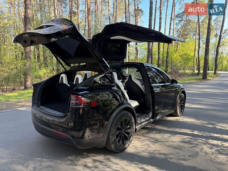 Внедорожник / Кроссовер Tesla Model X 2018 в Киеве