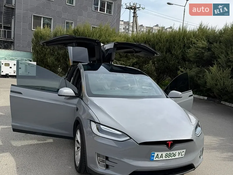 Tesla Model X 2019
