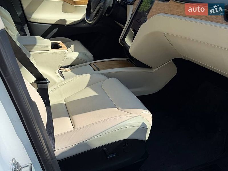Внедорожник / Кроссовер Tesla Model X 2018 в Киеве