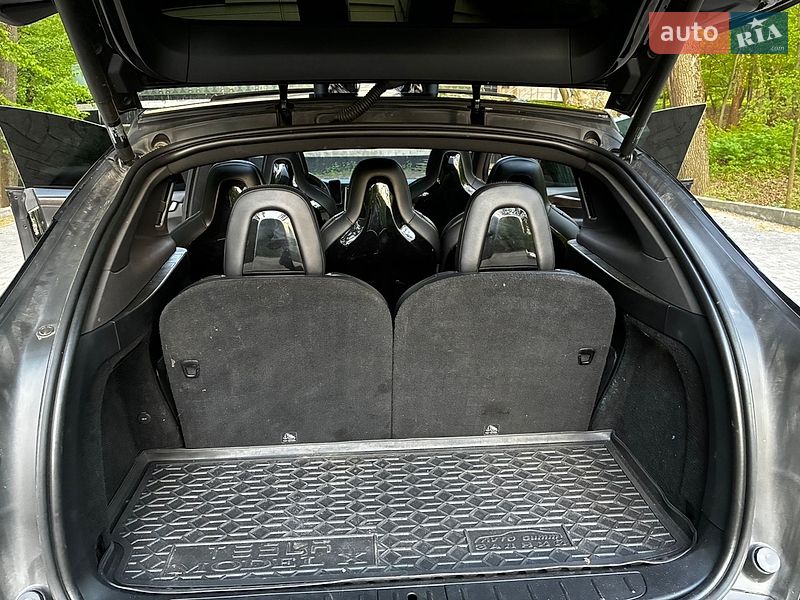 Позашляховик / Кросовер Tesla Model X 2016 в Києві