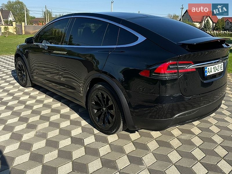 Внедорожник / Кроссовер Tesla Model X 2019 в Киеве