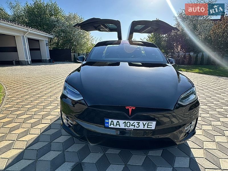Внедорожник / Кроссовер Tesla Model X 2019 в Киеве