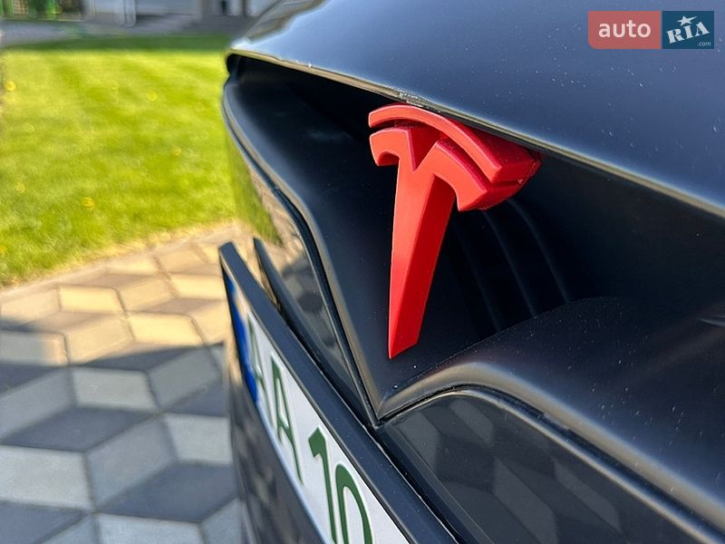Внедорожник / Кроссовер Tesla Model X 2019 в Киеве
