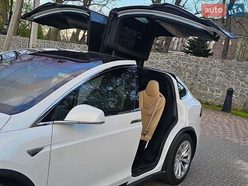 Внедорожник / Кроссовер Tesla Model X 2016 в Киеве