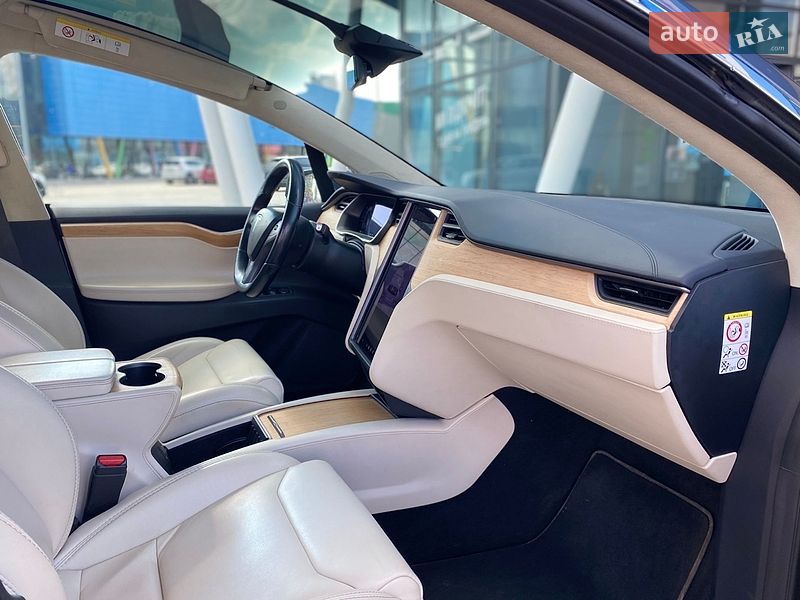 Внедорожник / Кроссовер Tesla Model X 2018 в Киеве