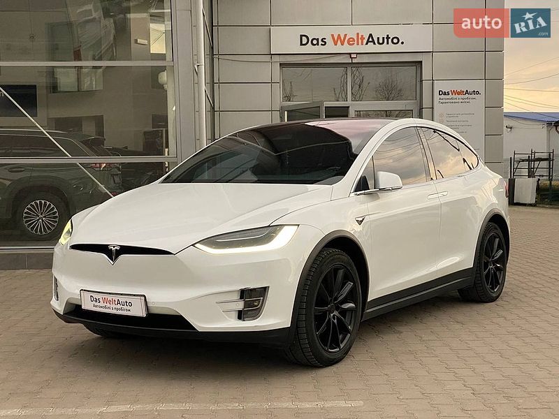 Позашляховик / Кросовер Tesla Model X 2018 в Чернівцях