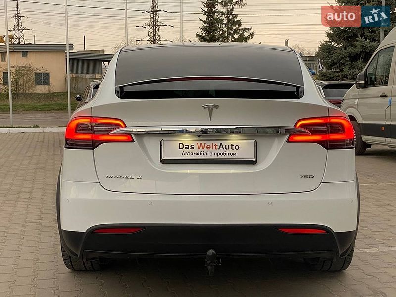 Позашляховик / Кросовер Tesla Model X 2018 в Чернівцях
