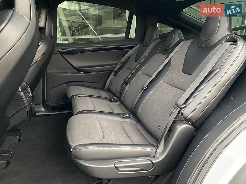 Позашляховик / Кросовер Tesla Model X 2018 в Чернівцях