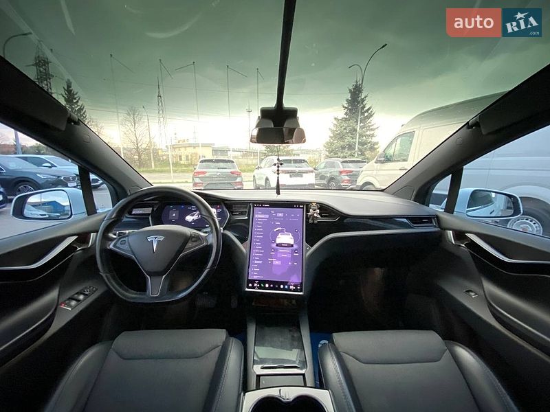 Позашляховик / Кросовер Tesla Model X 2018 в Чернівцях
