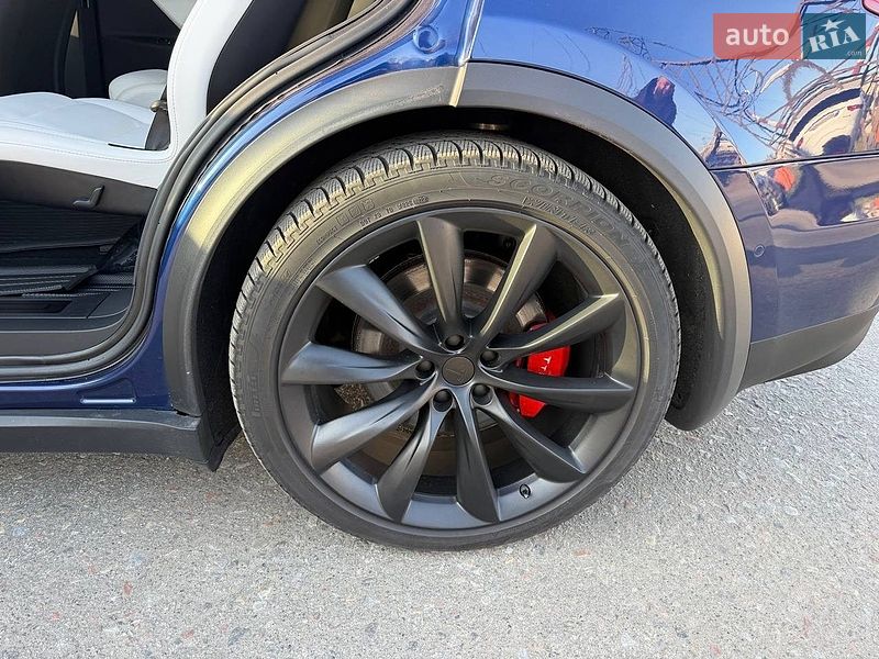 Позашляховик / Кросовер Tesla Model X 2019 в Києві