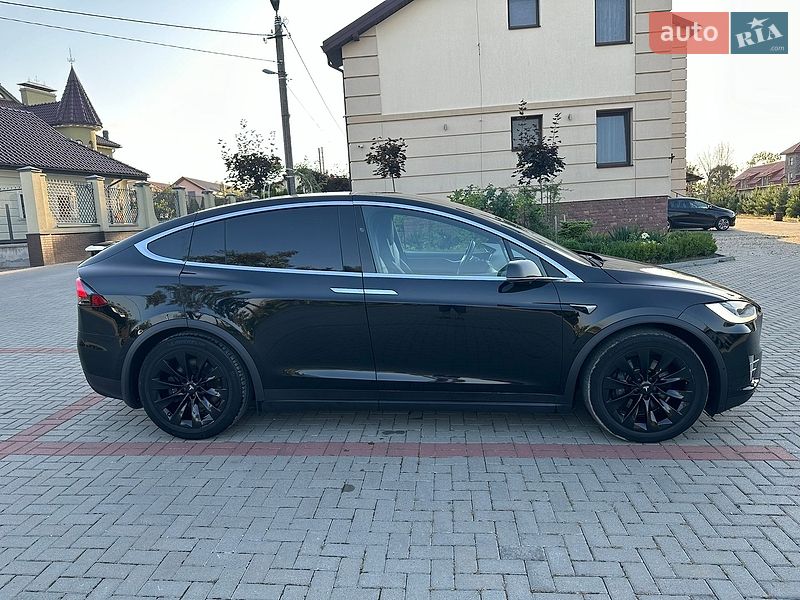 Внедорожник / Кроссовер Tesla Model X 2017 в Золочеве