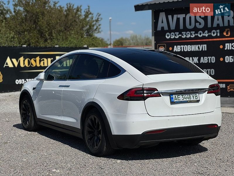 Позашляховик / Кросовер Tesla Model X 2017 в Дніпрі