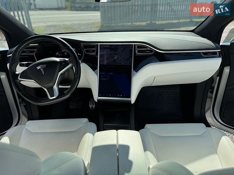 Позашляховик / Кросовер Tesla Model X 2017 в Дніпрі