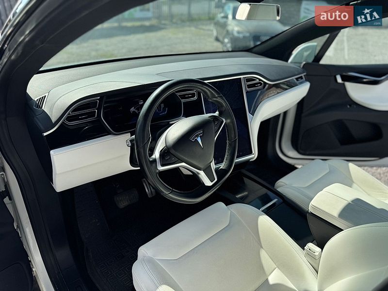 Позашляховик / Кросовер Tesla Model X 2017 в Дніпрі