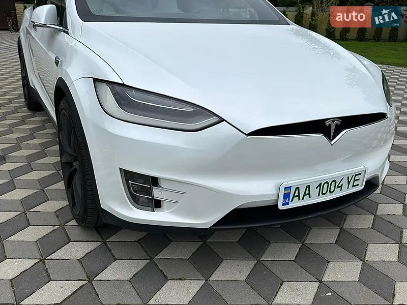 Tesla Model X 2019
