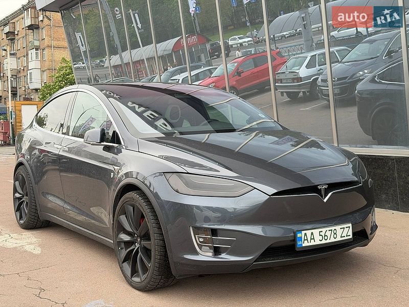Tesla Model X 2020