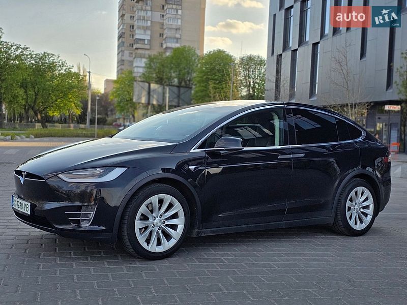 Внедорожник / Кроссовер Tesla Model X 2018 в Ровно