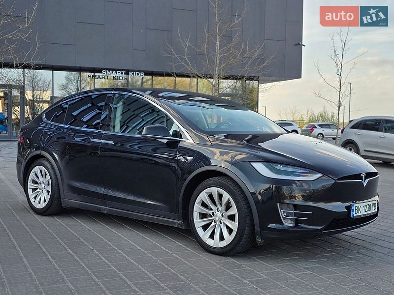 Внедорожник / Кроссовер Tesla Model X 2018 в Ровно