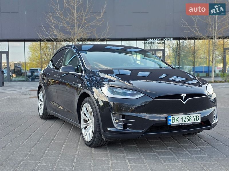 Внедорожник / Кроссовер Tesla Model X 2018 в Ровно