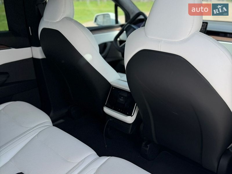 Позашляховик / Кросовер Tesla Model X 2024 в Золотоноші