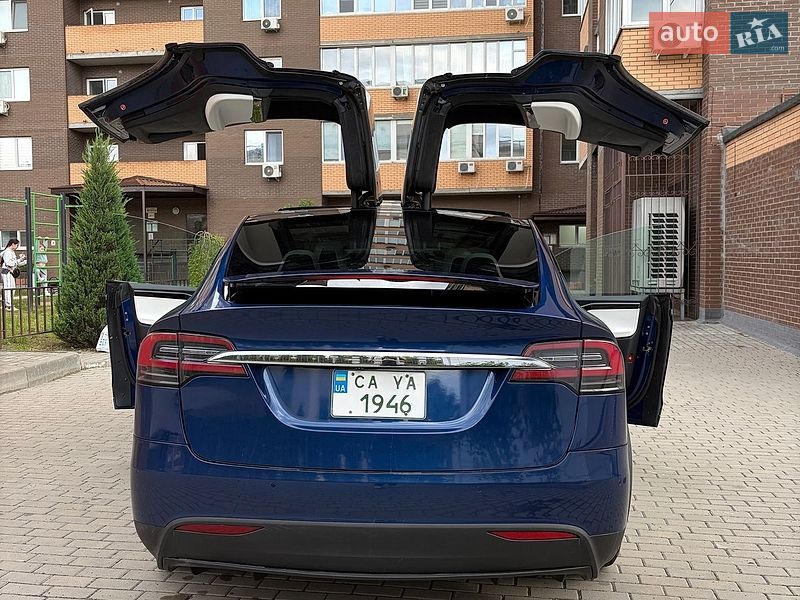 Позашляховик / Кросовер Tesla Model X 2017 в Черкасах фото 2 Позашляховик / Кросовер Tesla Model X 2017 в Черкасах