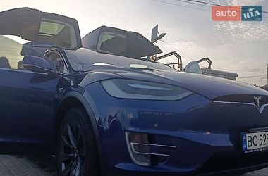 Позашляховик / Кросовер Tesla Model X 2017 в Львові