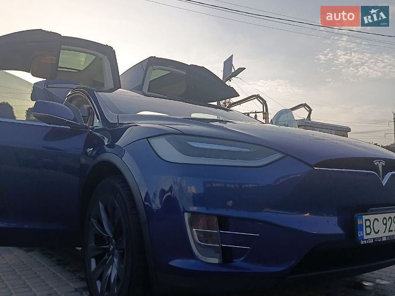 Позашляховик / Кросовер Tesla Model X 2017 в Львові