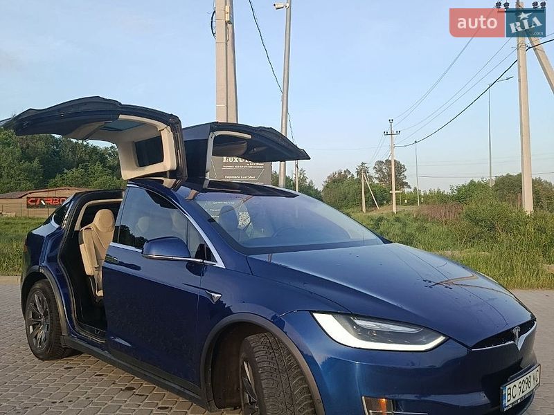 Позашляховик / Кросовер Tesla Model X 2017 в Львові