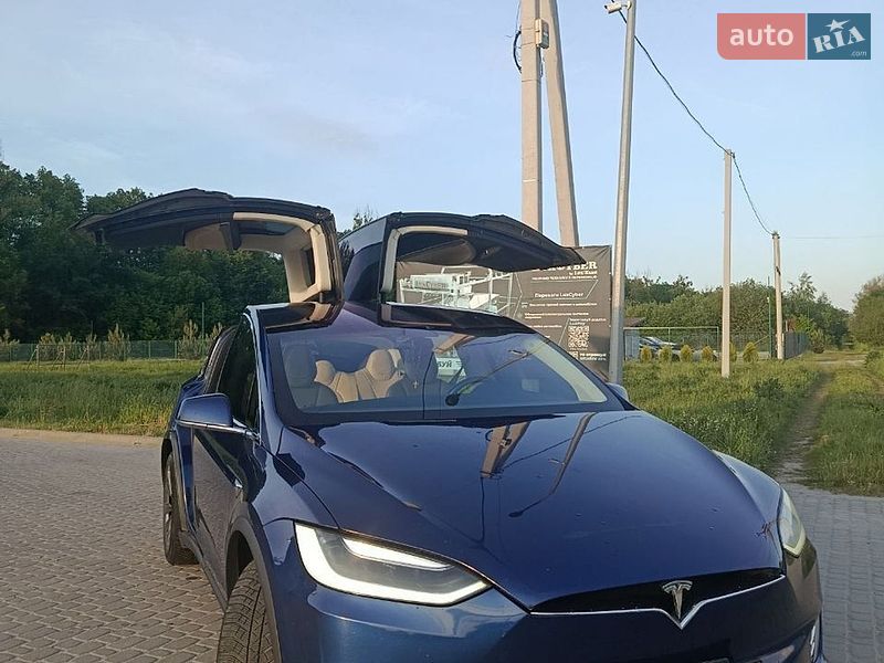 Позашляховик / Кросовер Tesla Model X 2017 в Львові