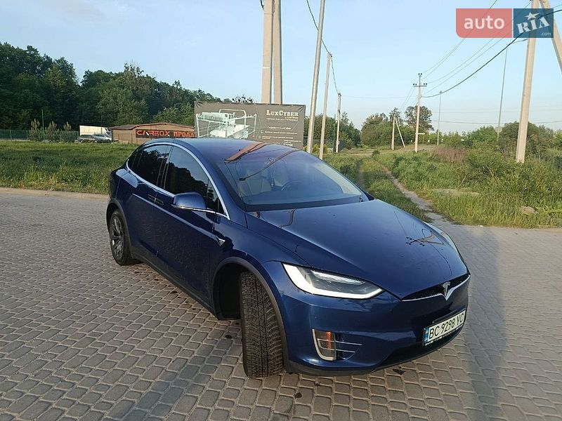 Позашляховик / Кросовер Tesla Model X 2017 в Львові