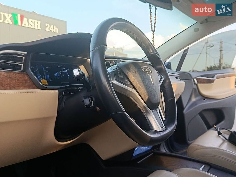 Позашляховик / Кросовер Tesla Model X 2017 в Львові