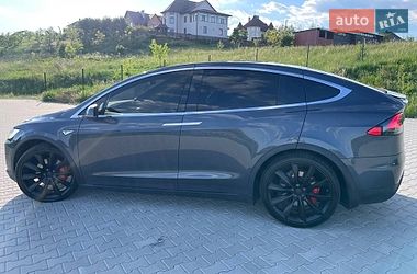 Позашляховик / Кросовер Tesla Model X 2016 в Чернівцях