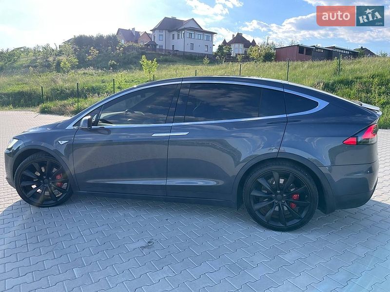 Позашляховик / Кросовер Tesla Model X 2016 в Чернівцях