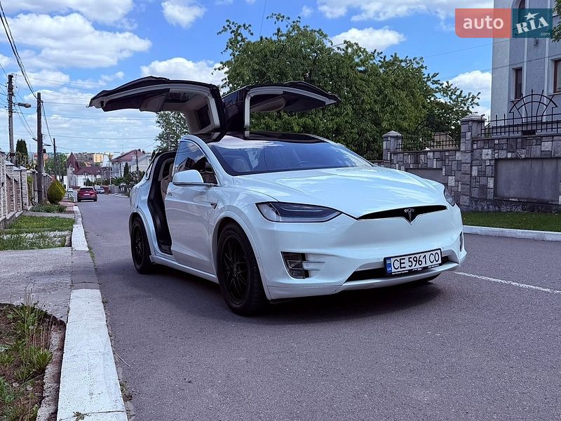 Внедорожник / Кроссовер Tesla Model X 2016 в Черновцах