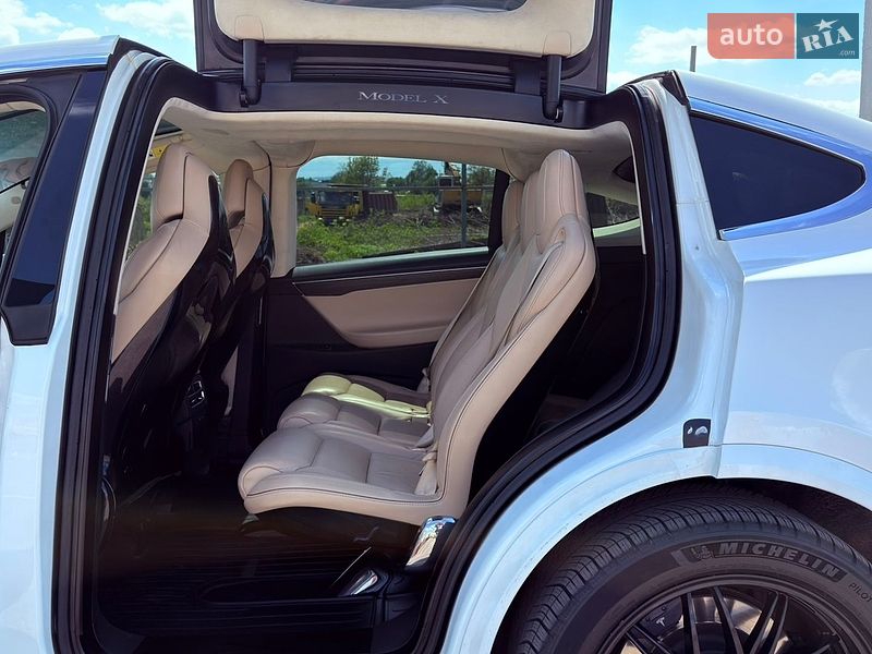 Внедорожник / Кроссовер Tesla Model X 2016 в Черновцах