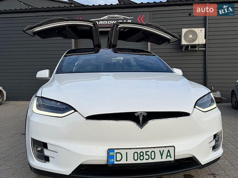 Позашляховик / Кросовер Tesla Model X 2016 в Івано-Франківську