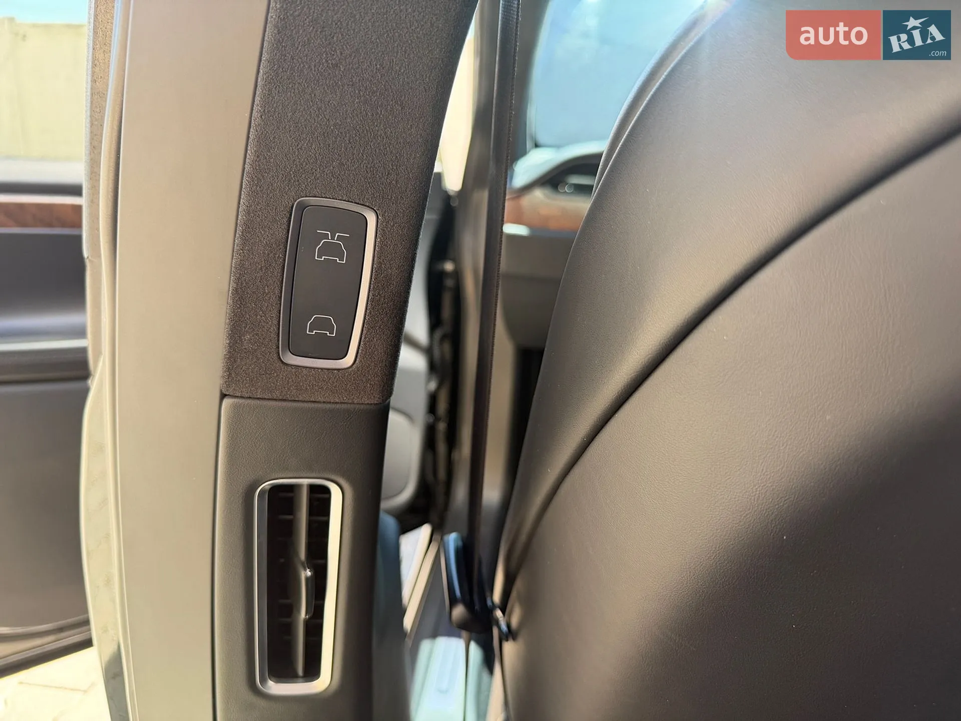 2020 Tesla Model X - мініатюра 32