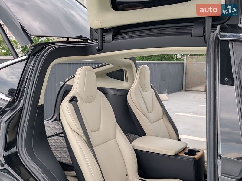 Внедорожник / Кроссовер Tesla Model X 2019 в Киеве