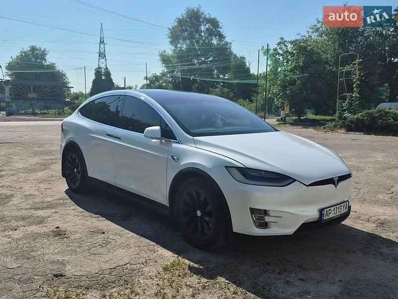 Tesla Model X 2019