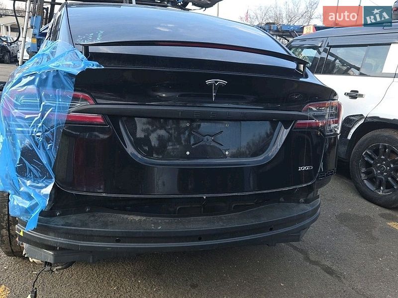 Внедорожник / Кроссовер Tesla Model X 2017 в Киеве