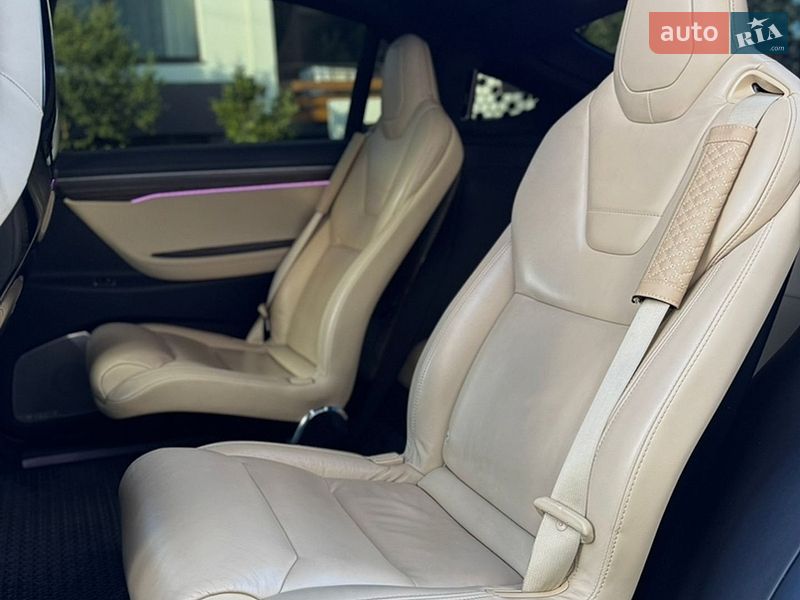 Позашляховик / Кросовер Tesla Model X 2016 в Львові