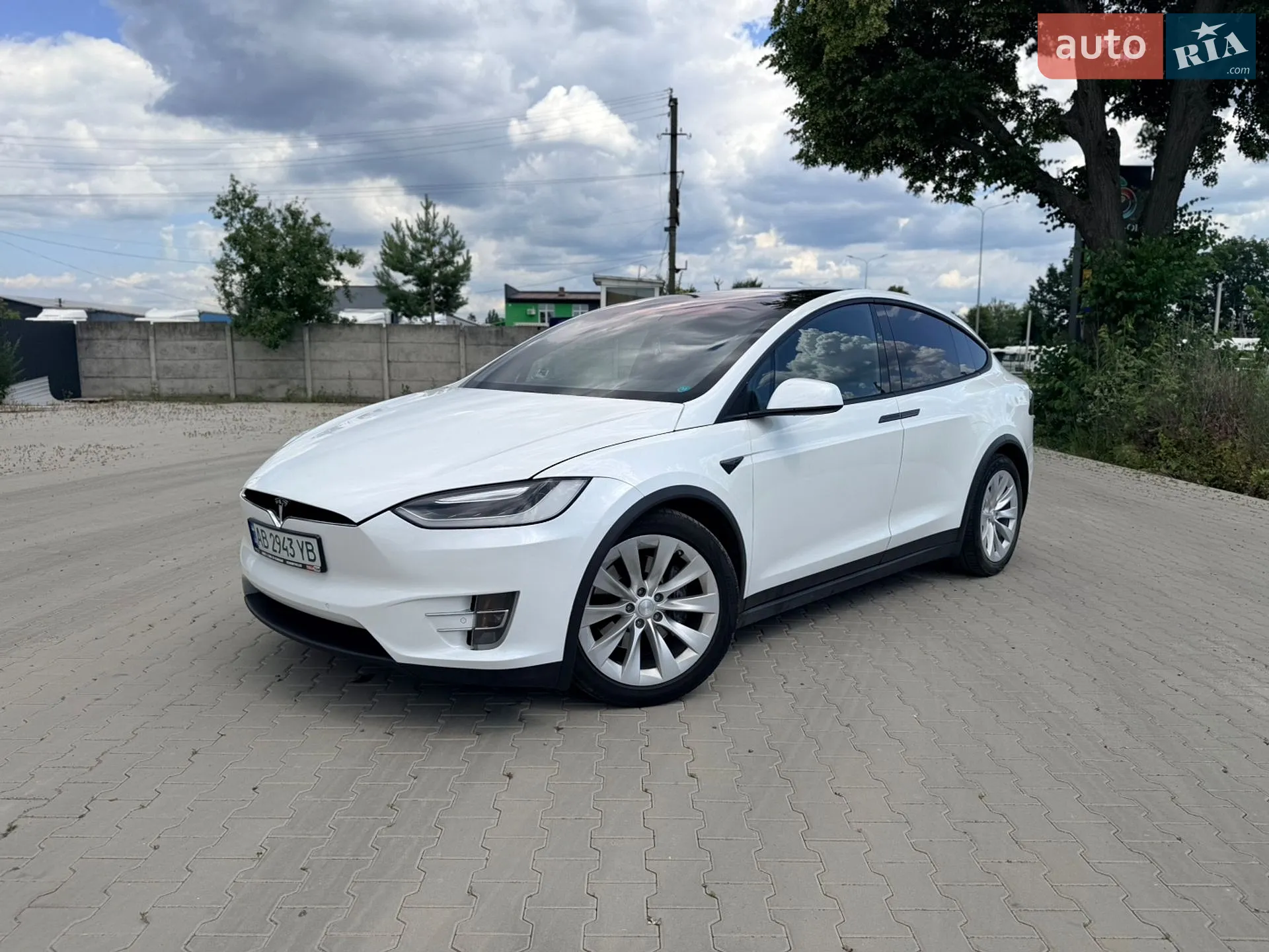 Tesla Model X 2017 VIN 5YJXCAE22HF068612 фото оголошення 2 з 22
