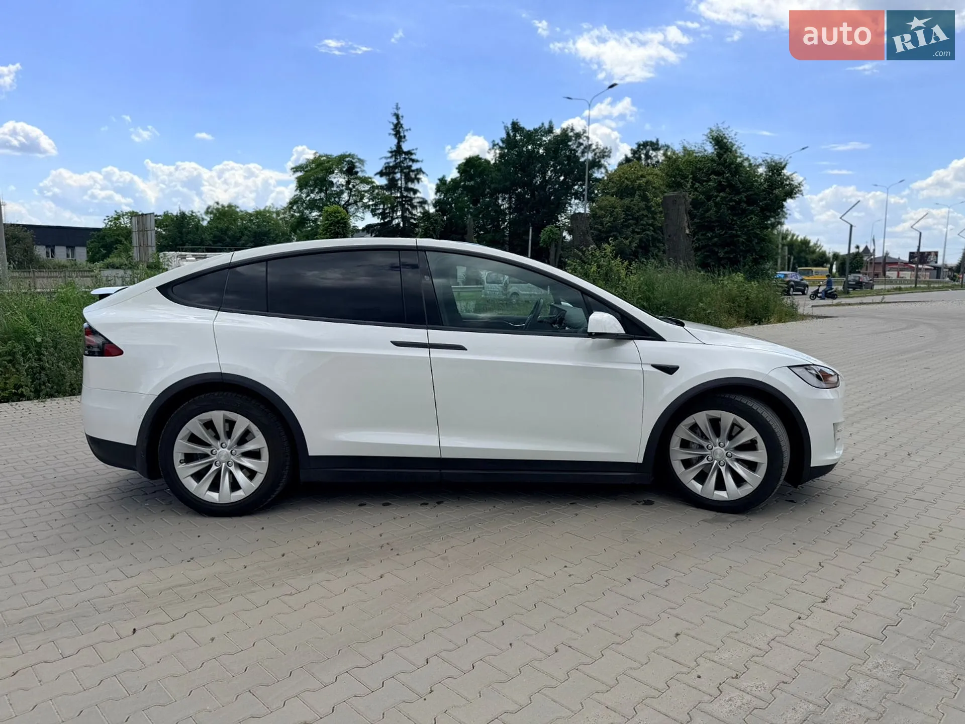 Tesla Model X 2017 VIN 5YJXCAE22HF068612 фото оголошення 6 з 22