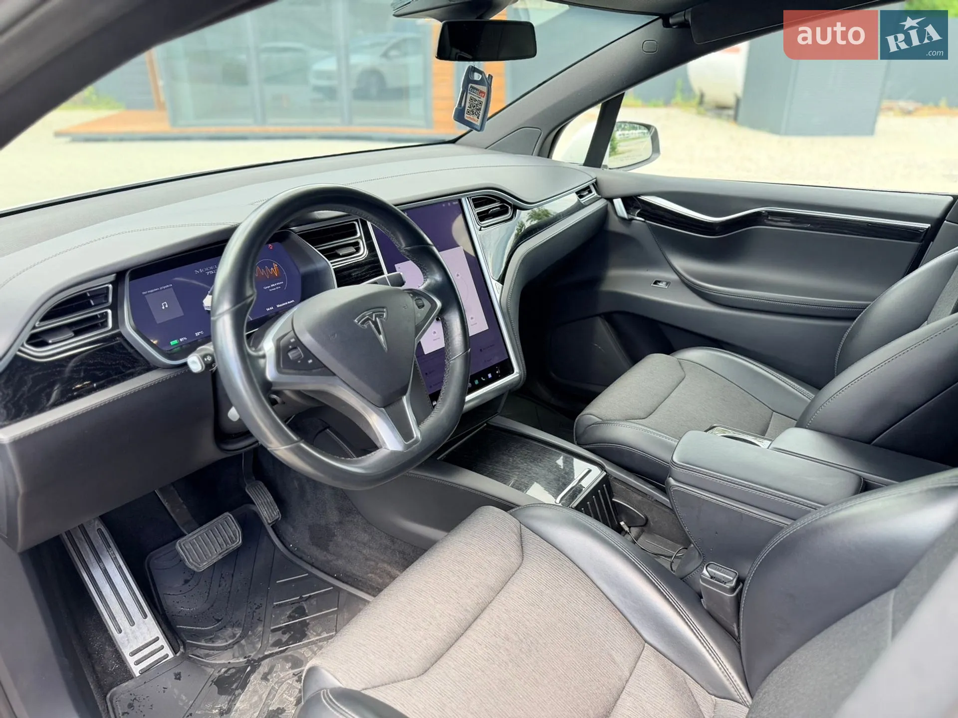 Tesla Model X 2017 VIN 5YJXCAE22HF068612 фото оголошення 11 з 22