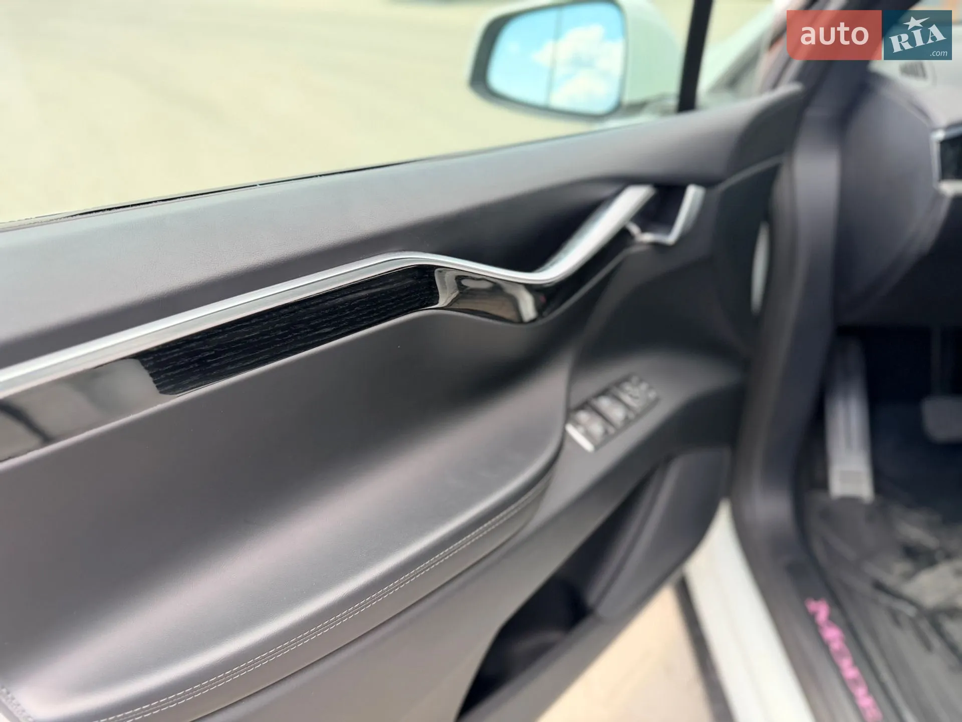 Tesla Model X 2017 VIN 5YJXCAE22HF068612 фото оголошення 12 з 22